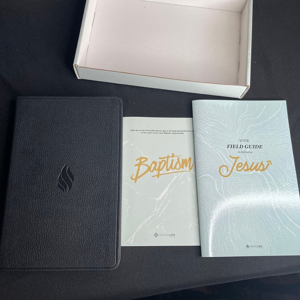Crossway ESV Holy Bible‎ Black TruTone Leather English Standard Version